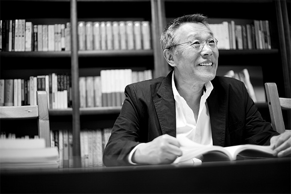 Hwang Sok-yong: The Voice of a Divided Nation