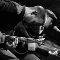 Blues Guitar Duo – Hot Tin Roof