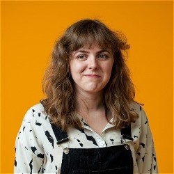 Abbie Edwards: Knee Touch