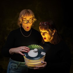 Aaagony Aunts