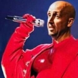 0 Hair – Bald Man Sings Rihanna