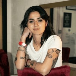 Ella Wills: Offline
