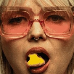 Amelia Bayler: I’m a Pop Star but I’m Working in a Burger Restaurant for Research Purposes (WIP)