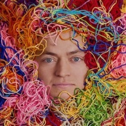 Tom Towelling Teaches You to Knit